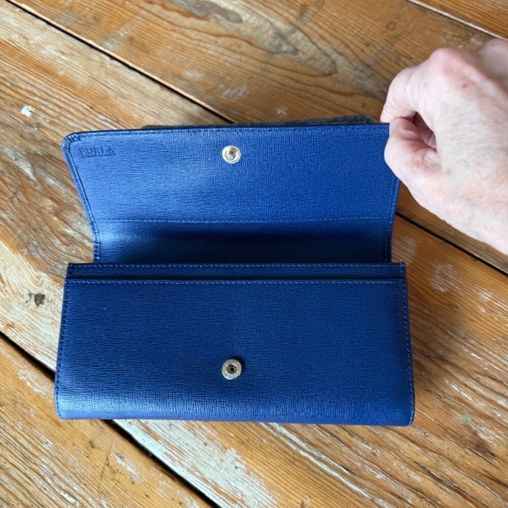 Furla Textured Wallet - Picture 5 of 10